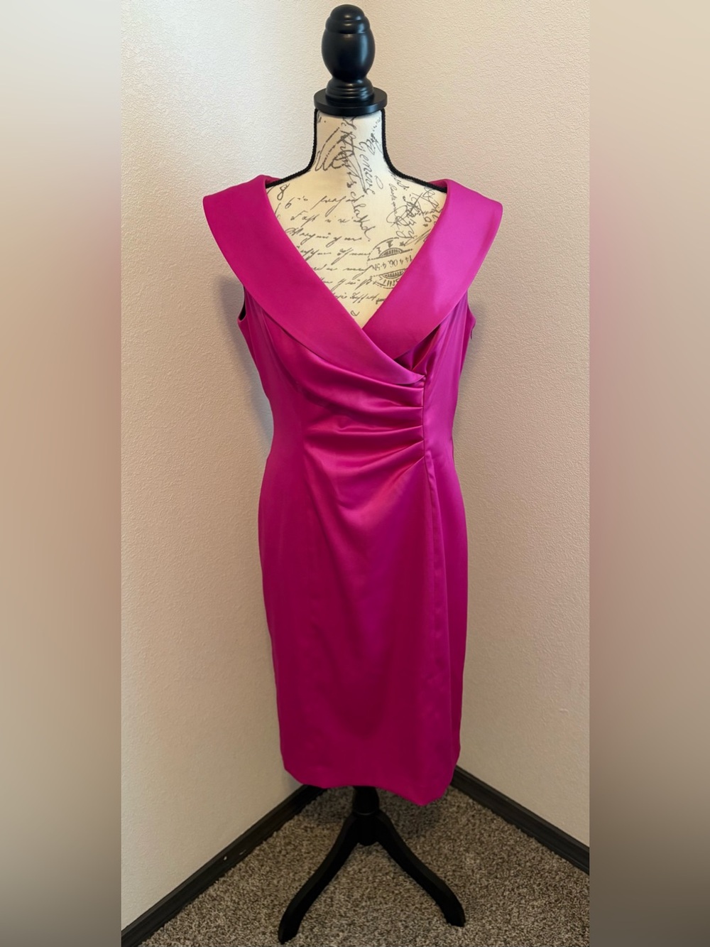 Jones New York Fuchsia V-Neck Ruched Sheath Midi Dress - Picture 2 of 4